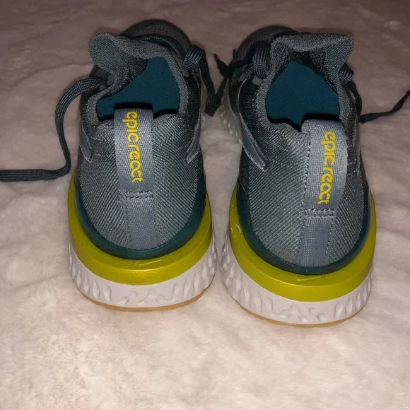 Nike Epic React Flyknit 2 (GS) - Picture 5 of 11